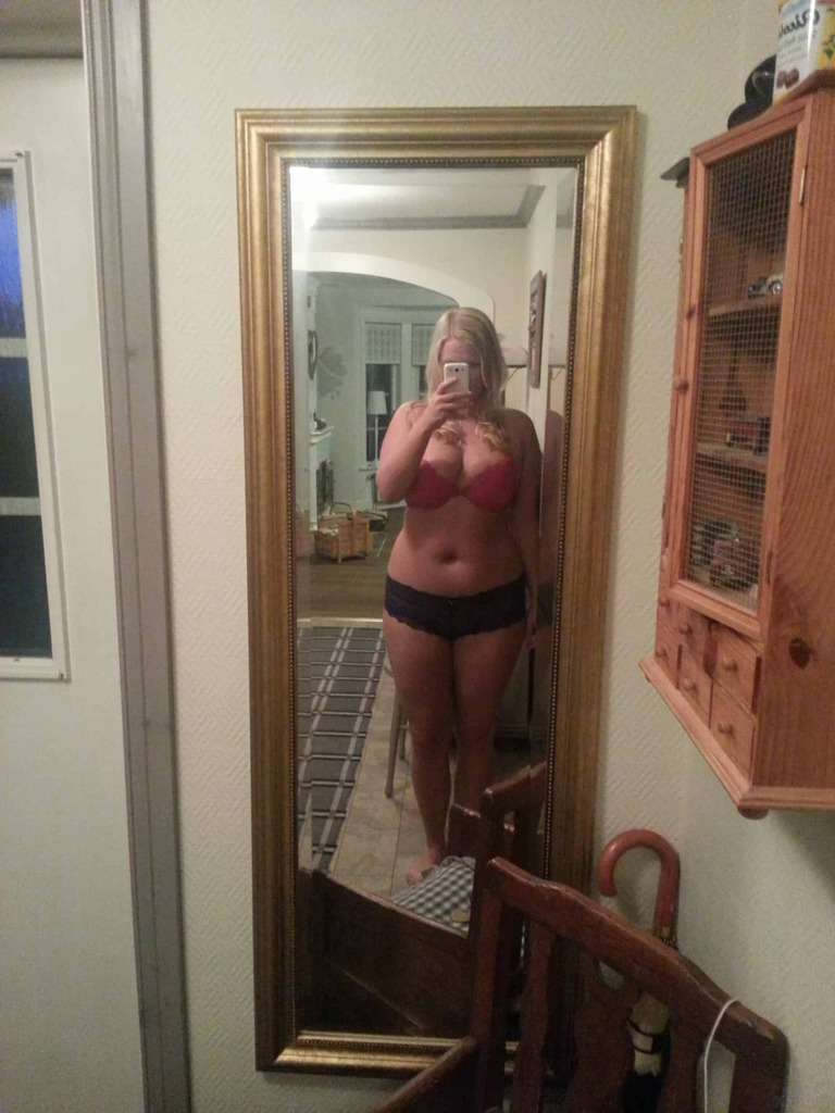 prestige : jolie suédoise en photos et vidéos avec son rabbit