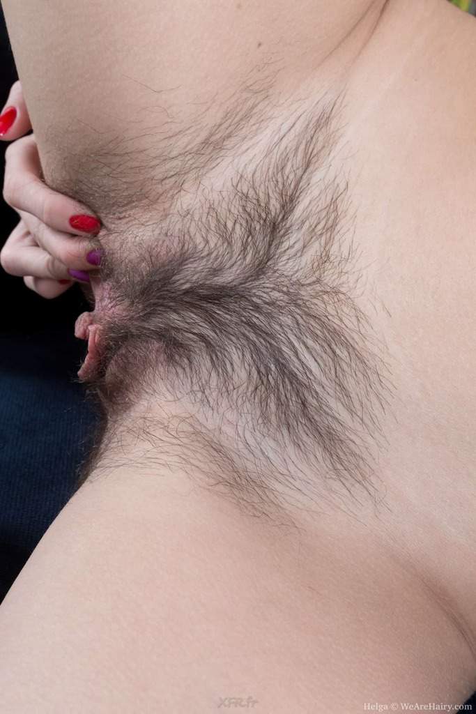 helga une autre fille poilue arrive sur le blog avec des séries très fournies !