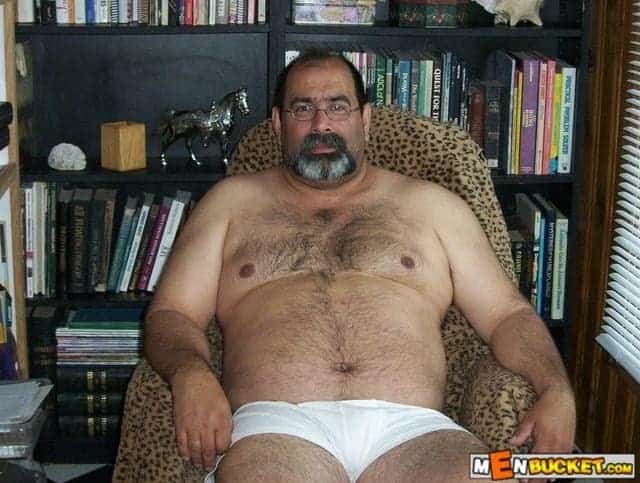 ils sont beaux ces hommes avec leur queue dressée et leur cul serré