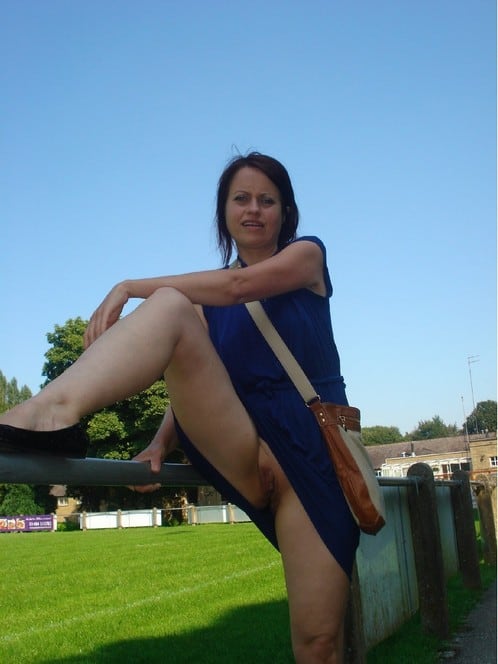 weekend de fin d'année et exhibition pour jeune femme chaude