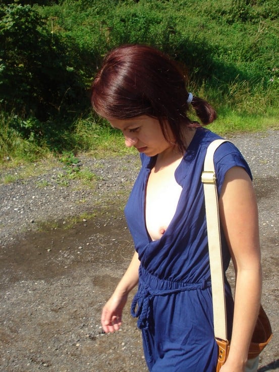 weekend de fin d'année et exhibition pour jeune femme chaude