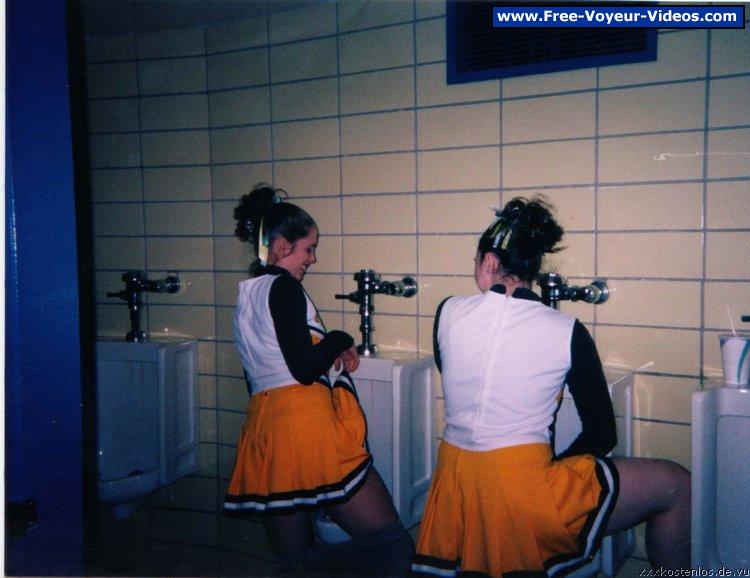 fêtes arrosées et femmes qui pissent de partout