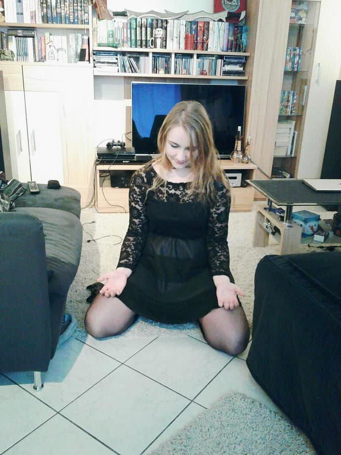 soumise et heureuse de l'être, jf expose son corps aux français