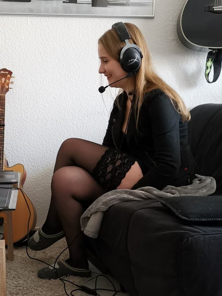 soumise et heureuse de l'être, jf expose son corps aux français