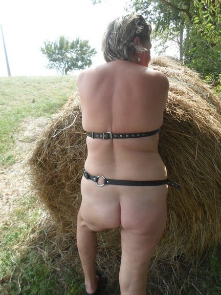 femme mûre de 52 ans exhibe ses seins lourds et sa fente