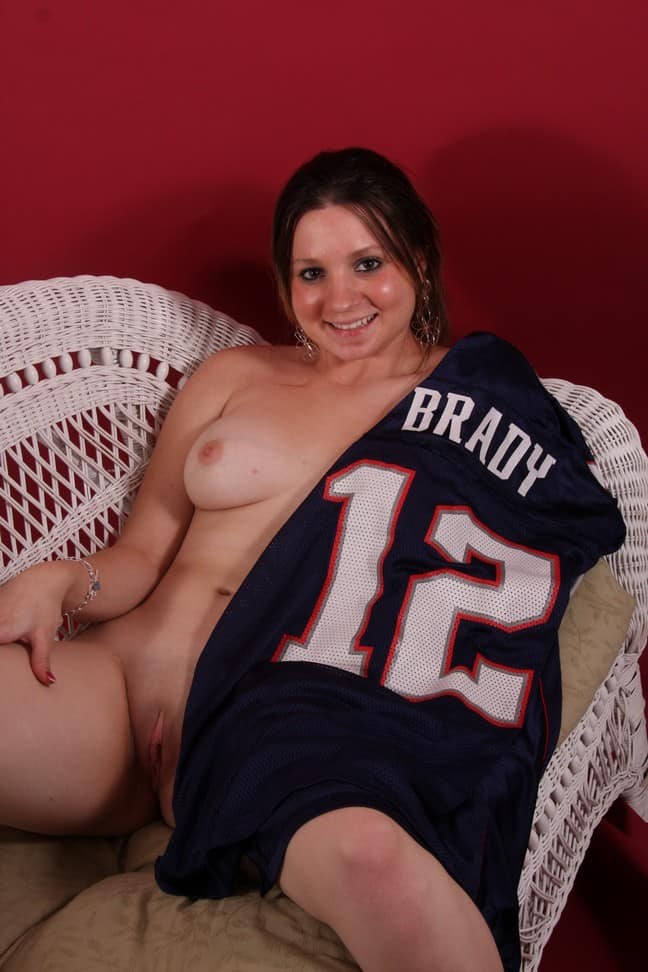 jeune fille potelée de 19 ans fais un shooting photo sexy