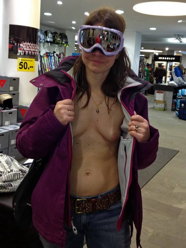 des femmes s'exhibent partout dans le monde et montrent leurs corps