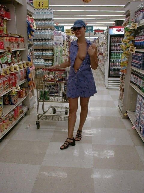 des femmes s'exhibent partout dans le monde et montrent leurs corps