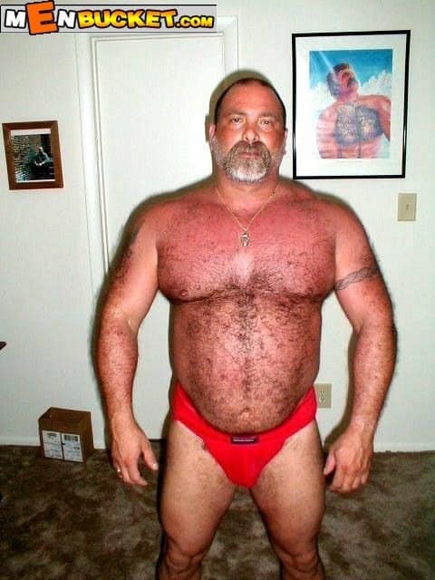 hommes gays ou bisexuels très coquins montrent tout en photos