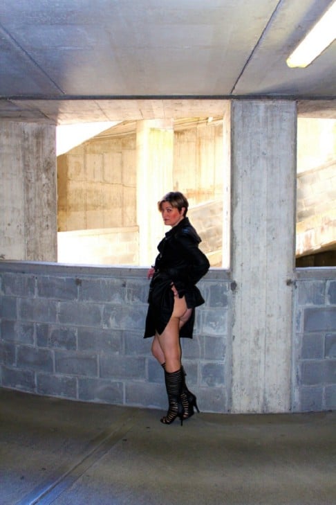 nouvelle exhibition publique d'une femme mature italienne