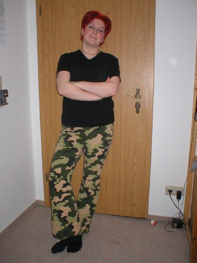 jf potelée exhibe sa poitrine laiteuse et prend une queue