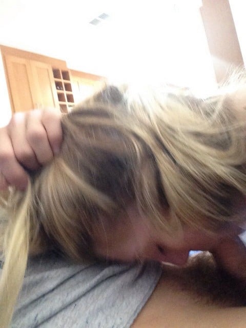 blonde folle de sperme partage ses photos première partie