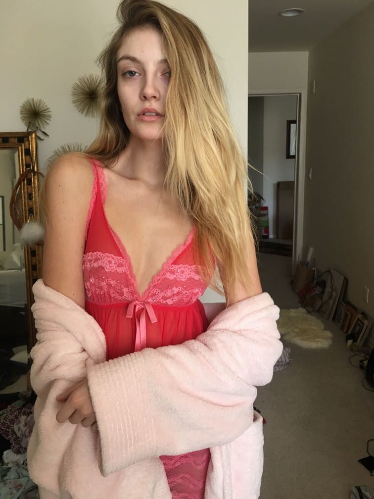 blonde folle de sperme partage ses photos première partie