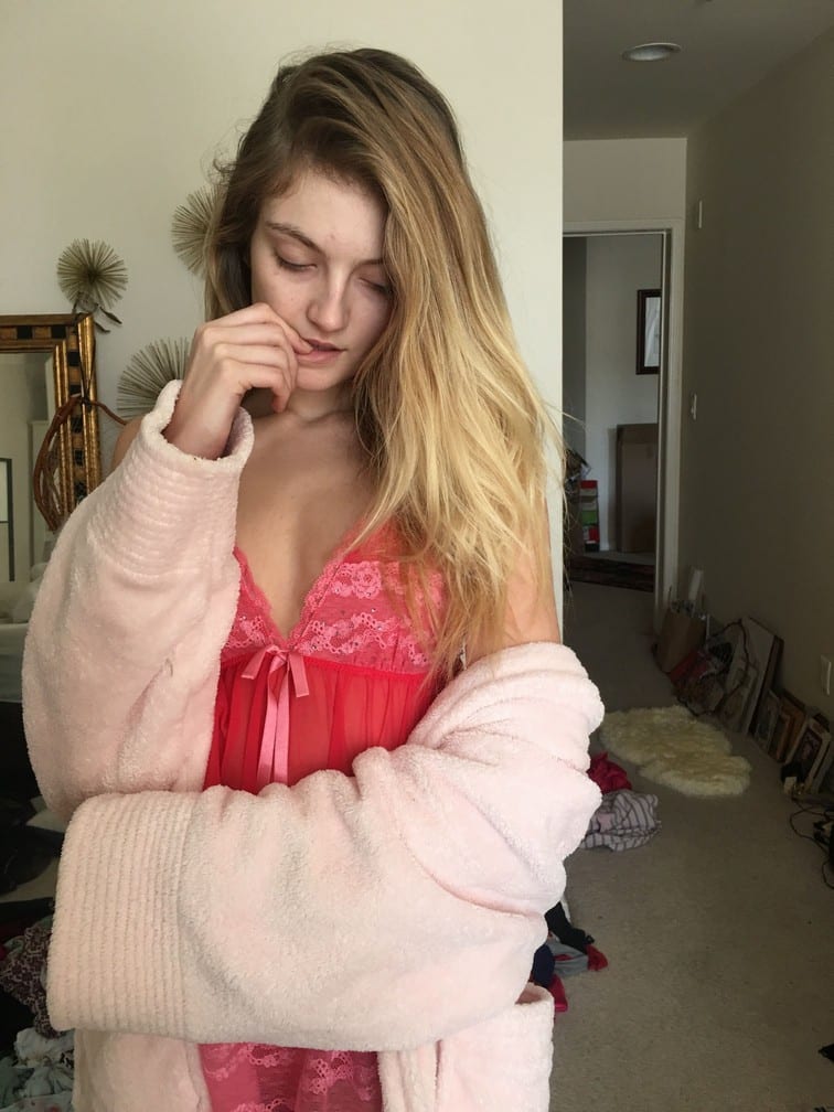 blonde folle de sperme partage ses photos première partie