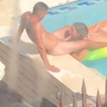 maman chaude déchaîne son fils au bord de la piscine