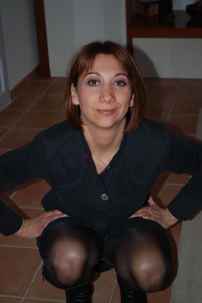 magnifique femme typée partage ses photos intimes avec vous