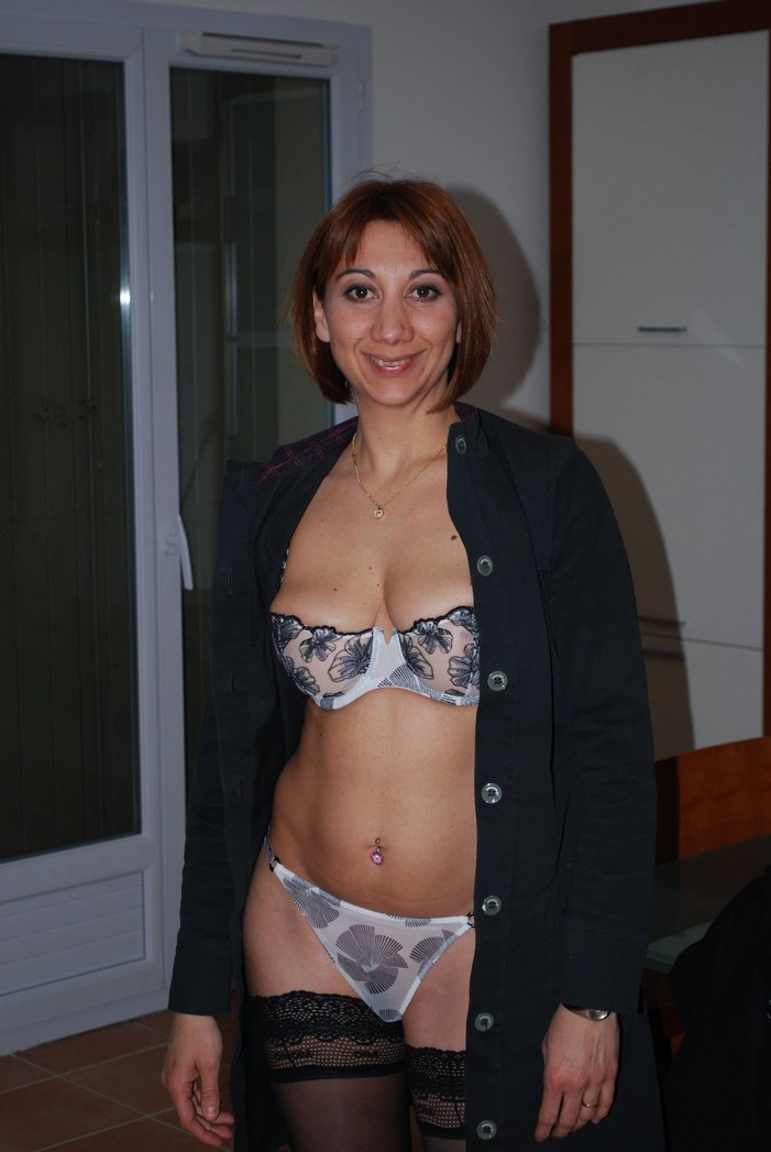 magnifique femme typée partage ses photos intimes avec vous