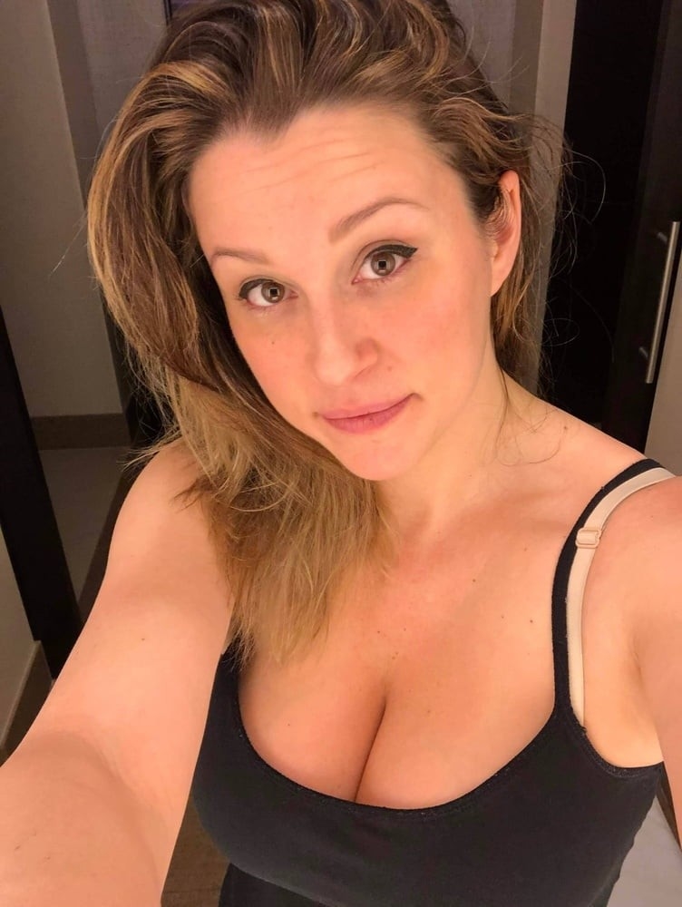 jf pulpeuse lâche quelques photos de son album privé coquin seconde partie