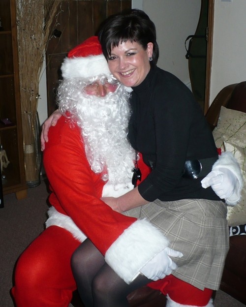 la femme mature a enfin sorti le sapin et nous partage ses photos intimes