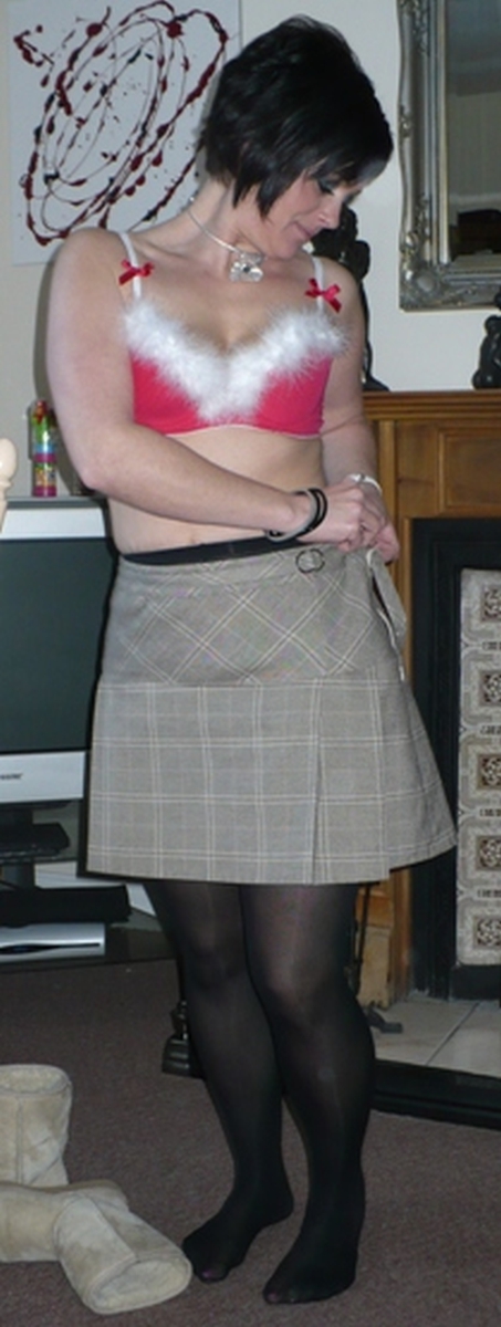 la femme mature a enfin sorti le sapin et nous partage ses photos intimes