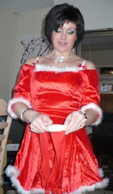 la femme mature a enfin sorti le sapin et nous partage ses photos intimes