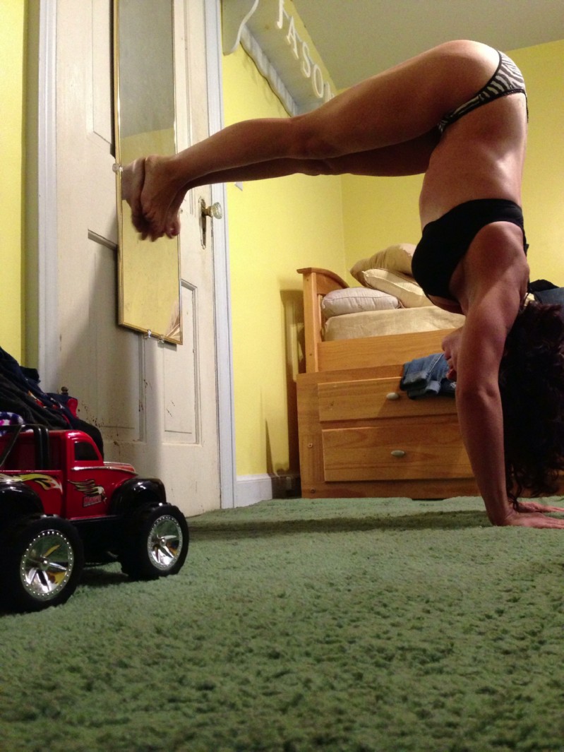 femme mature souple nous montre ses positions favorites