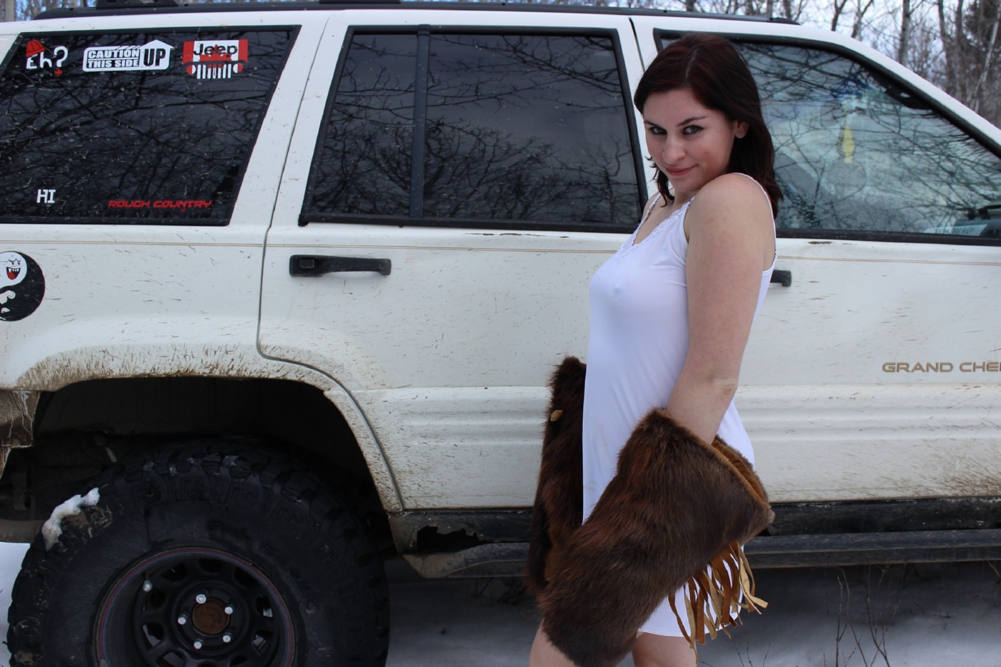 canadienne aime l'exhibition et le prouve avec des photos hot en plein air