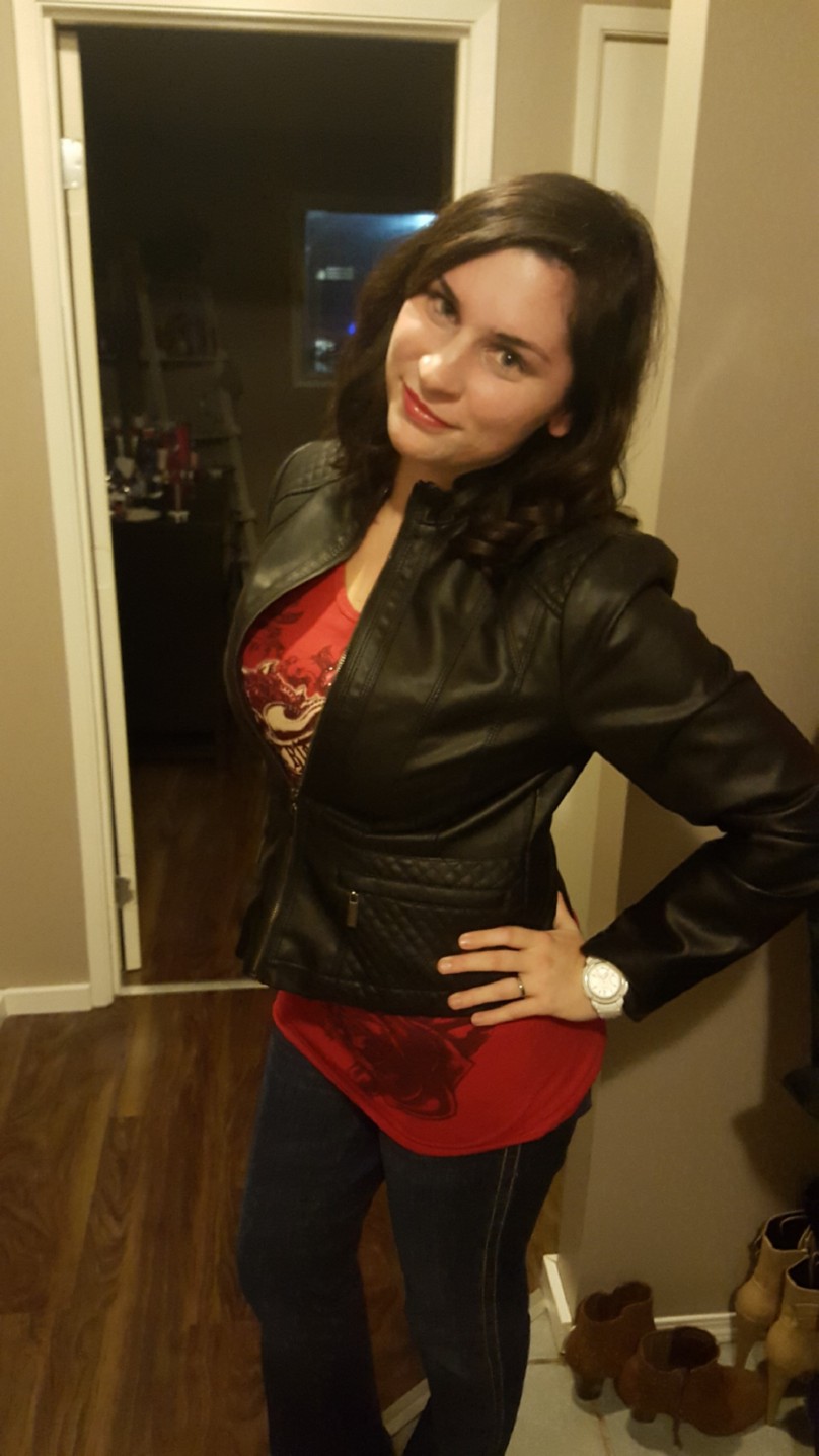 canadienne aime l'exhibition et le prouve avec des photos hot en plein air