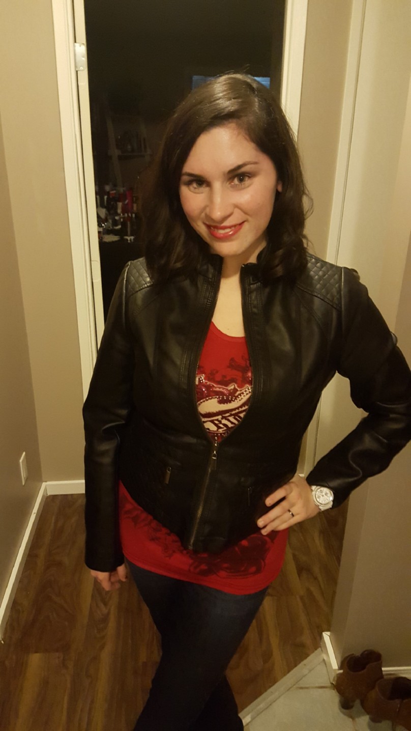 canadienne aime l'exhibition et le prouve avec des photos hot en plein air