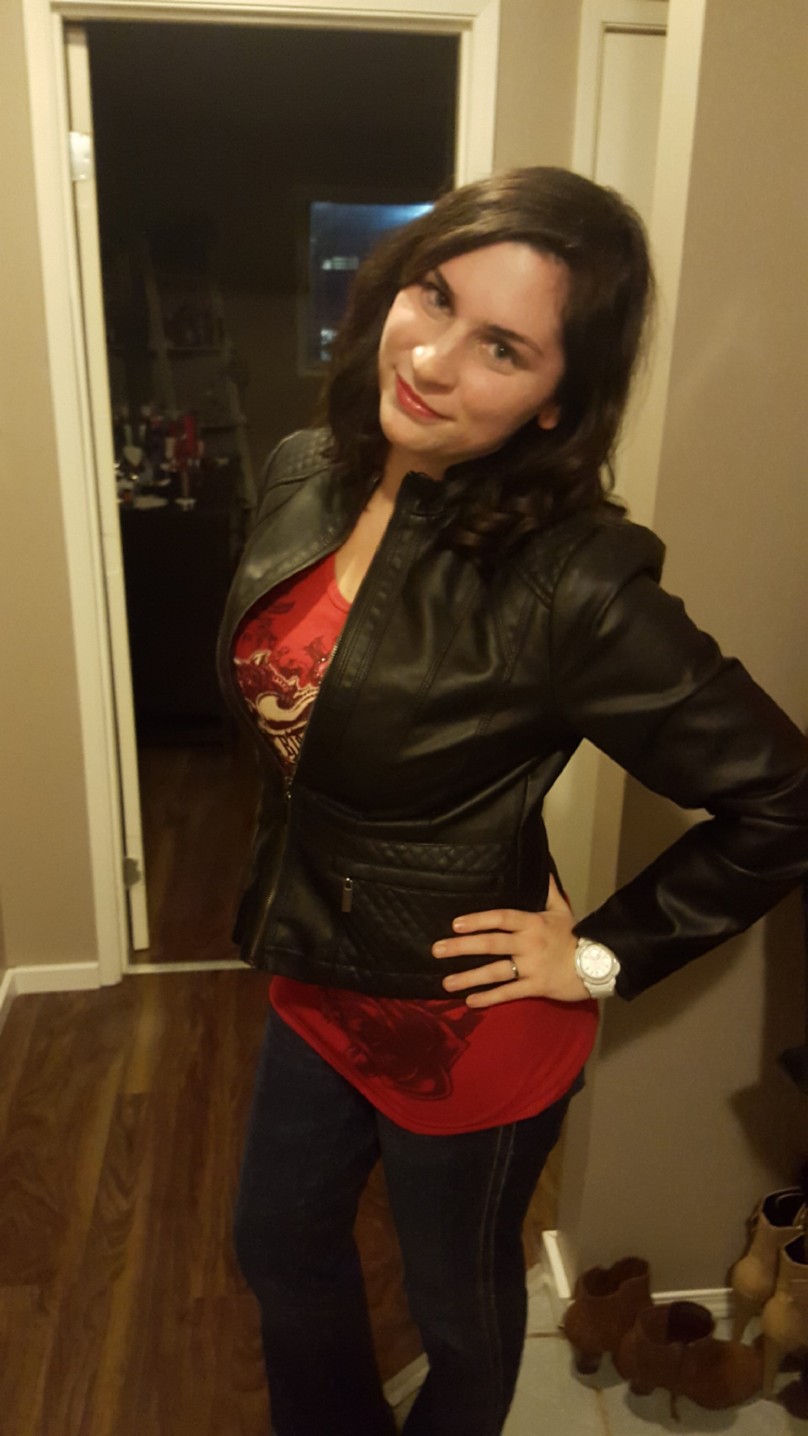 canadienne aime l'exhibition et le prouve avec des photos hot en plein air