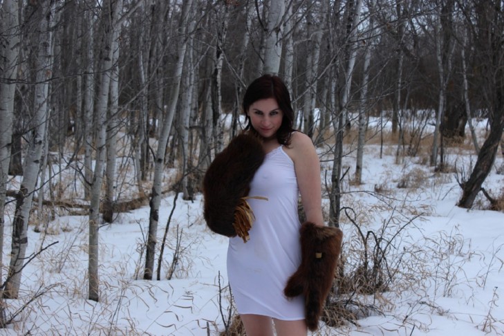 canadienne aime l'exhibition et le prouve avec des photos hot en plein air