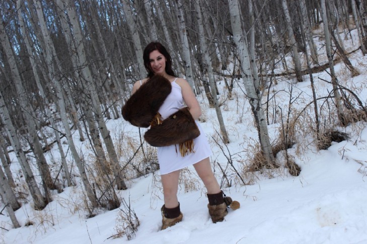 canadienne aime l'exhibition et le prouve avec des photos hot en plein air