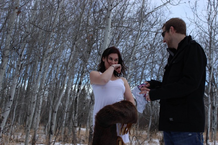 canadienne aime l'exhibition et le prouve avec des photos hot en plein air