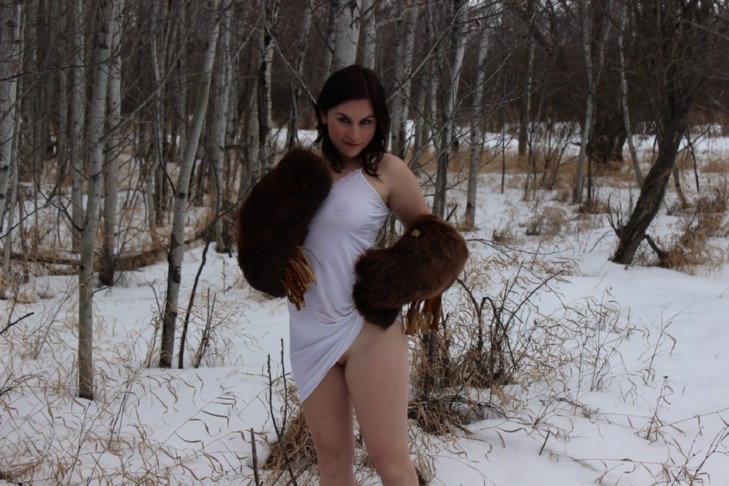 canadienne aime l'exhibition et le prouve avec des photos hot en plein air