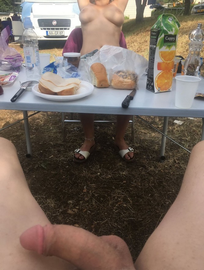 couple part faire du camping et on découvre une jf pulpeuse