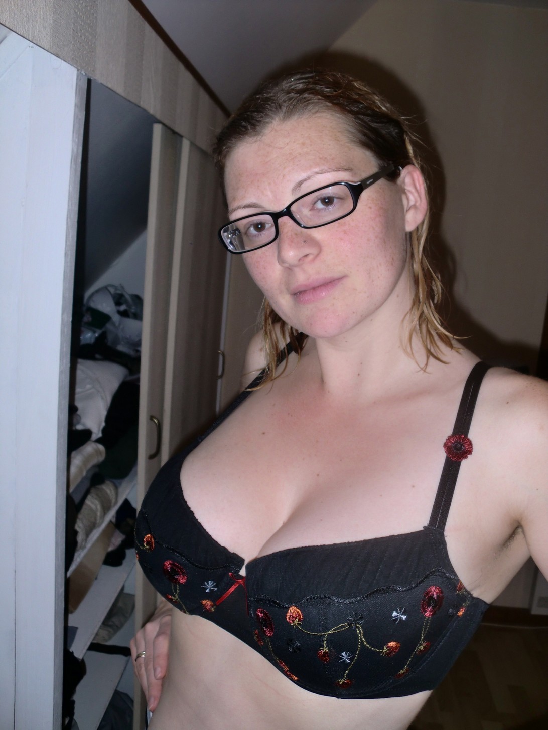 gros nichons et poilue de la chatte elle a excité mon mari !