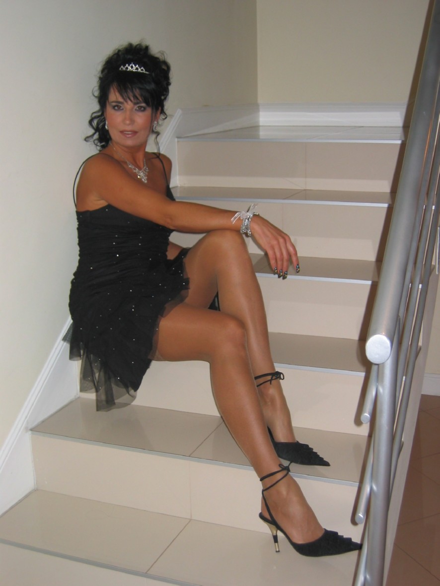 la coquine aime aussi les sextoys et le prouve en photos !