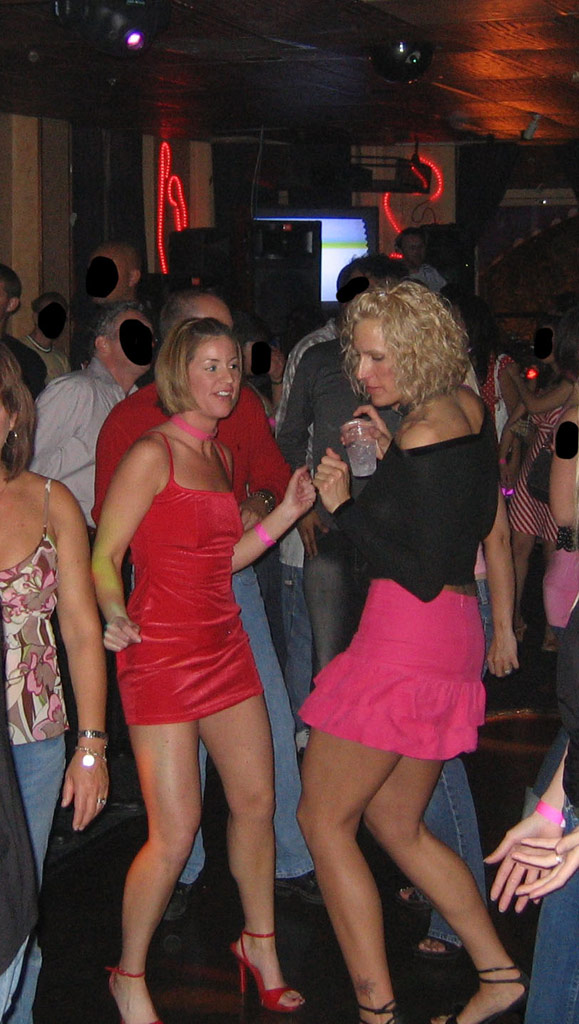 un couple dont femme bisex s'amuse avec un autre couple partie 1