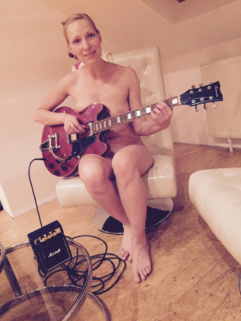 blonde amatrice de bites et de sperme troisième partie