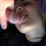 brune pulpeuse aime baiser et le sperme