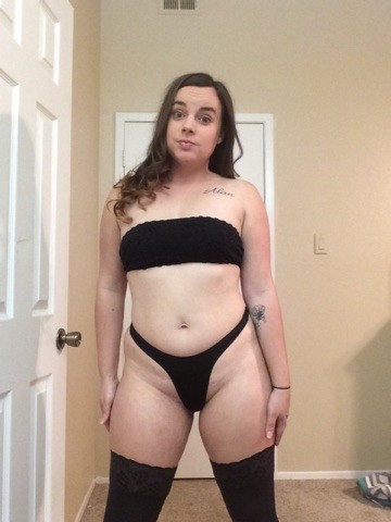 la pulpeuse finit par se faire prendre son gros cul