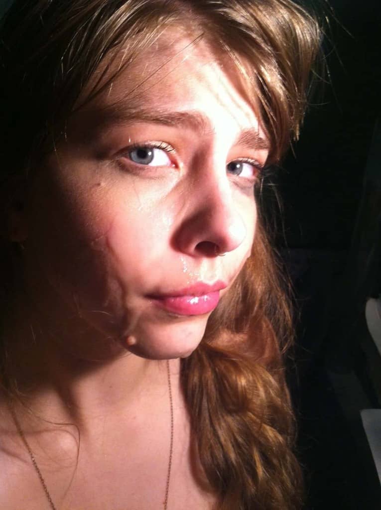 le sperme a jailli après les fellations goulues d'hier et y en a partout !