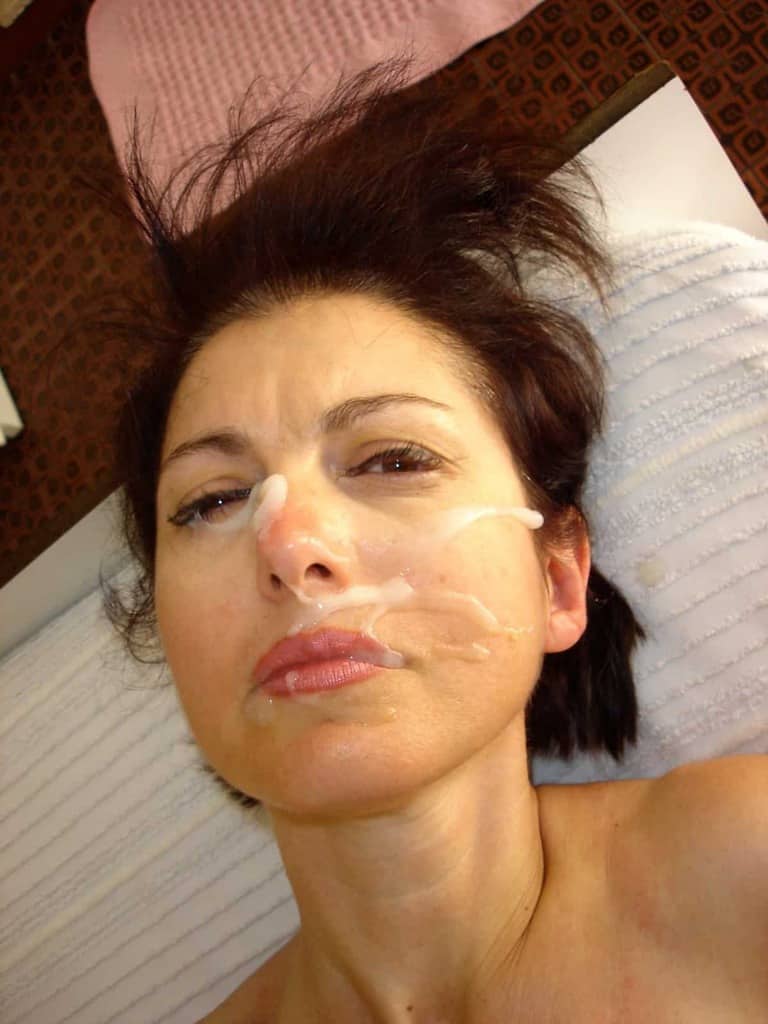 le sperme a jailli après les fellations goulues d'hier et y en a partout !