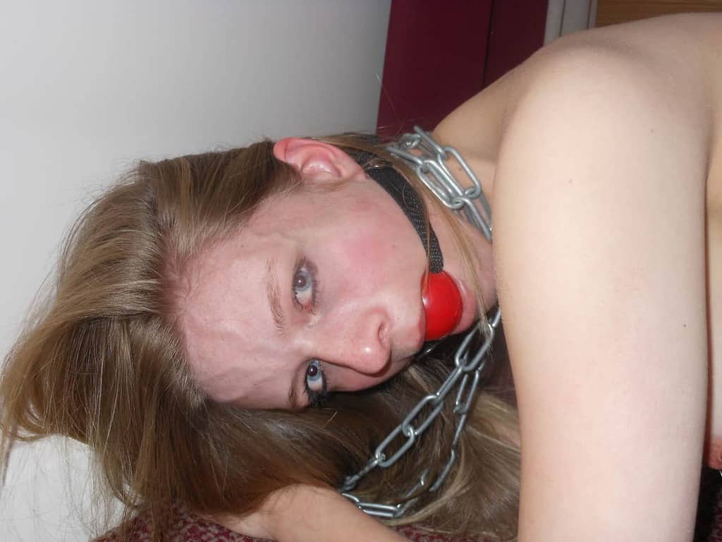 femmes soumises dans l'attente de leur punition qui sera très sévère