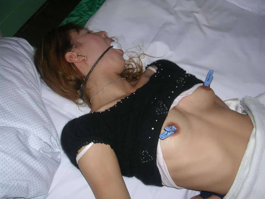 femmes soumises dans l'attente de leur punition qui sera très sévère