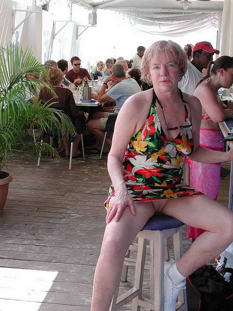 exhibition de femmes dans des lieux publics qui se montrent sans tabous