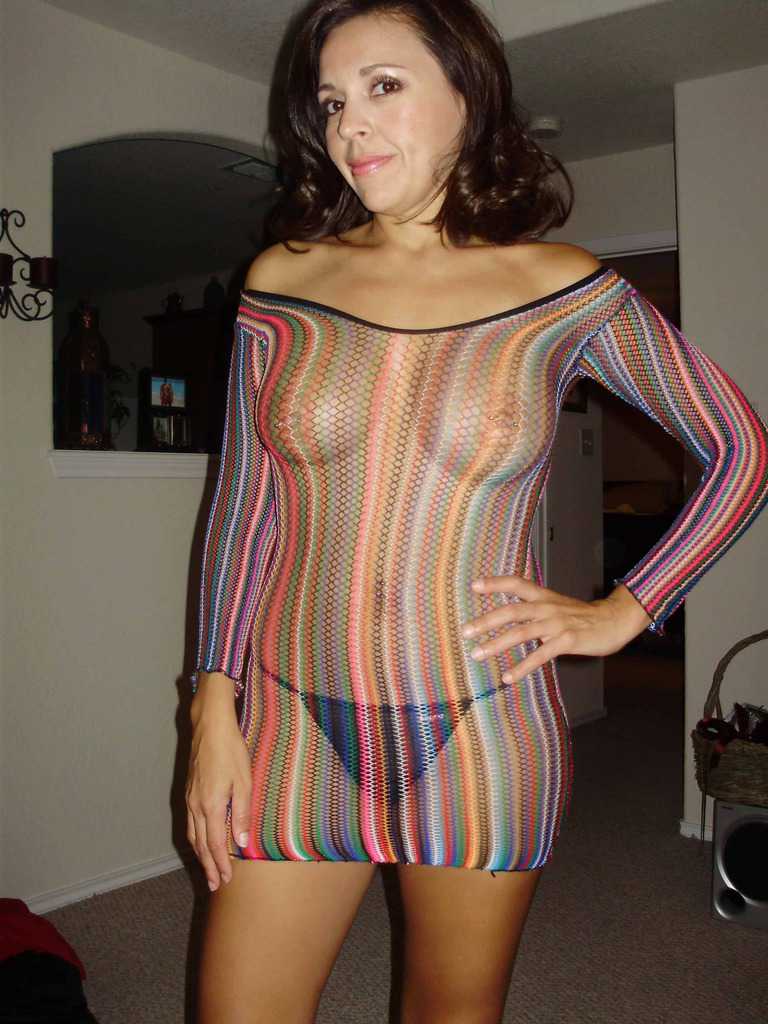 tenue transparente mais colorée pour sublimer le corps de la femme mariée