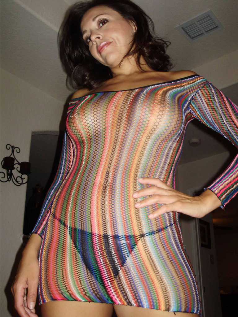 tenue transparente mais colorée pour sublimer le corps de la femme mariée