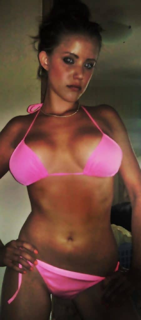 candice c'est une pure coquine sexy qu'on aime sur le blog