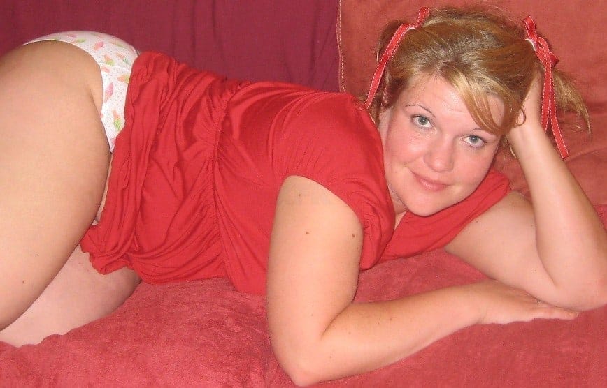 exhibition en voiture et domination à la maison avec fessée et pénétration